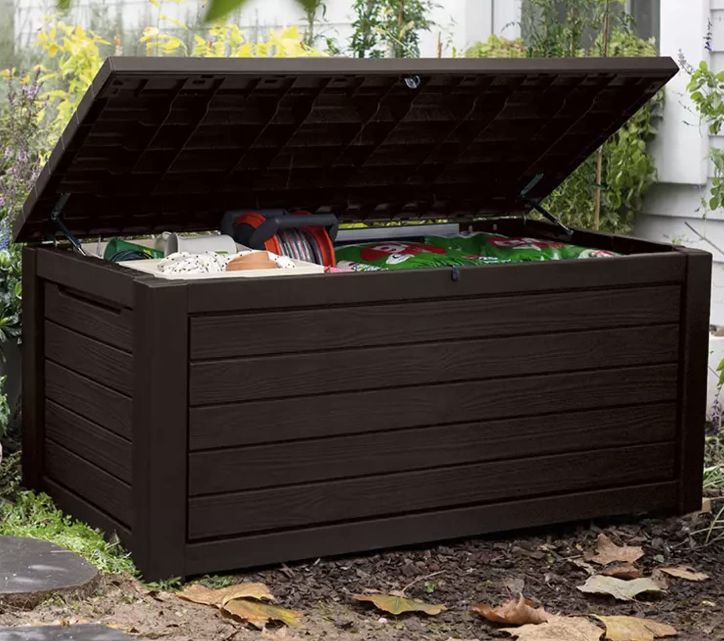 Keter 165 Gallon Resin Outdoor Deck