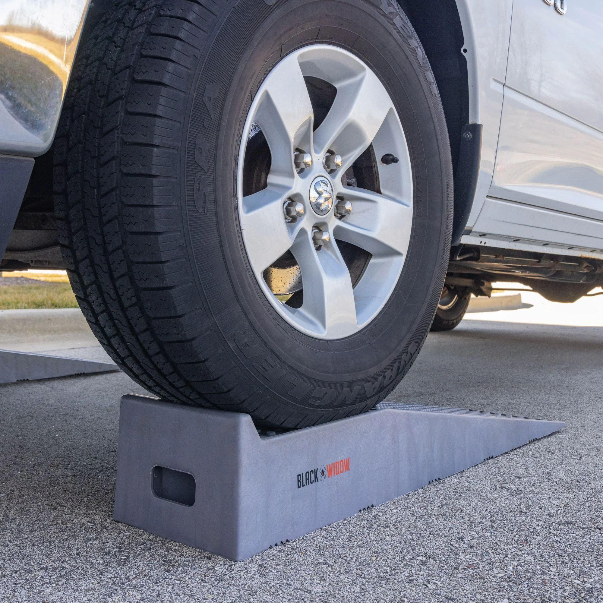 Black Widow Lightweight Plastic Service Ramps �C 10,000 lb. per pair Capacity